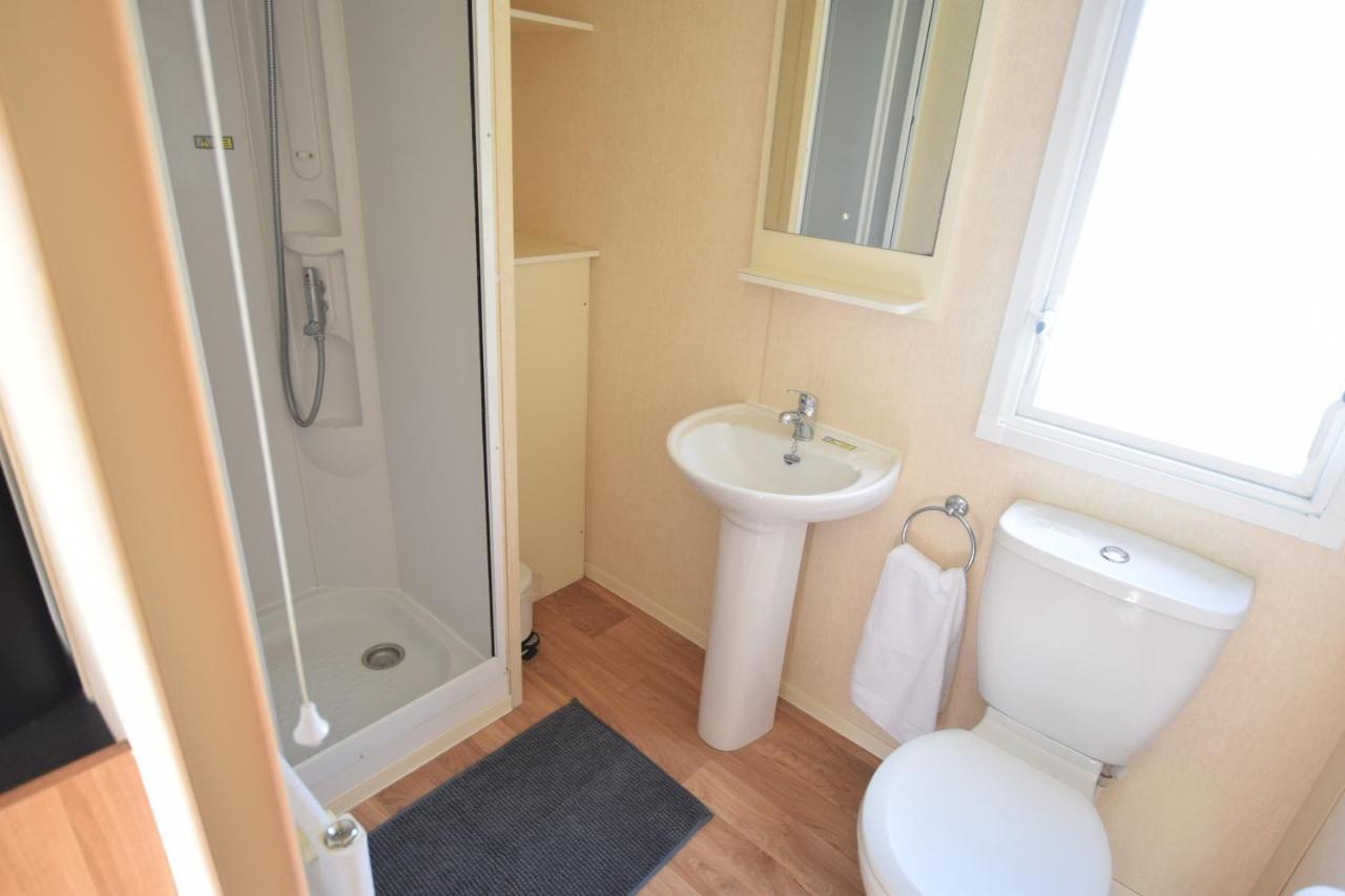 2 Bedroom Caravan Nv16, Lower Hyde, Shanklin, Isle Of Wight Екстериор снимка